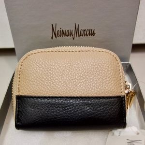 Neiman Marcus Leather Wallet Beige Black